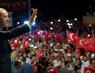 DW: Διχασμός στην κοινωνία της Τουρκίας ενόψει του δημοψηφίσματος για την σουλτανοποίηση του Ρ.Τ. Ερντογάν